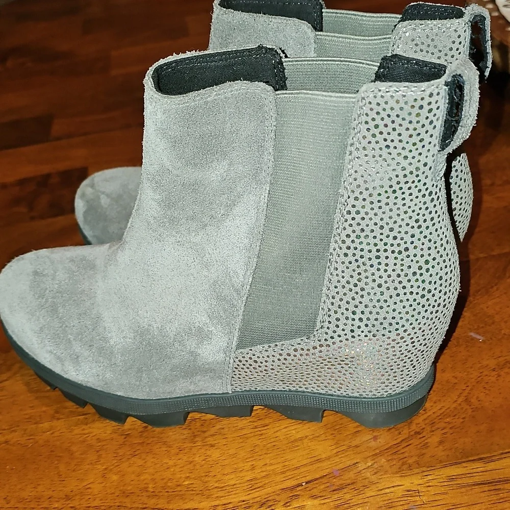 SOREL Joan Of Artic Wedge Boots. Youth girls sz 4! Gray with Metallic Details!